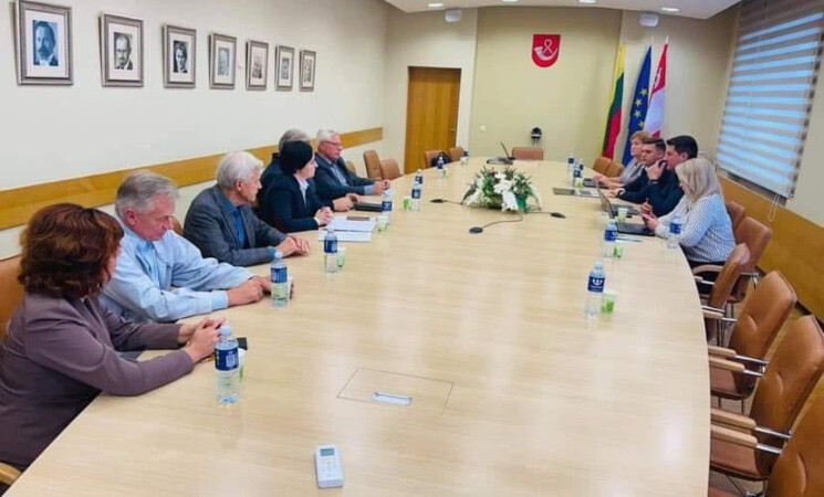 Tauragės rajono savivaldybės tarybos opozicinė socialdemokratų frakcija susitiko su meru